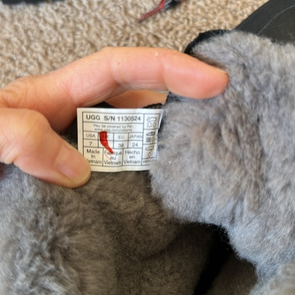 UGG fleece lined boots - Picture 4 of 4